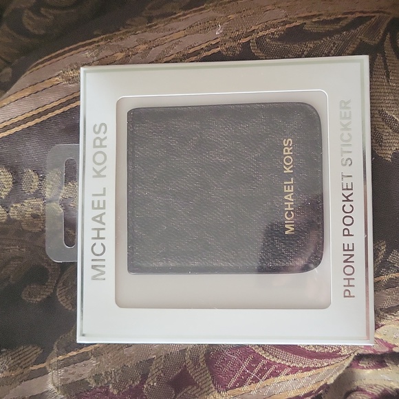 Michael kors monogram leather phone pocket unisex love mine boxed 📦 ♥️ - Picture 3 of 5